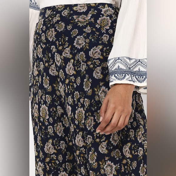 American Eagle Navy Floral Chiffon Fit and Flare Skirt XXL - Picture 11 of 11